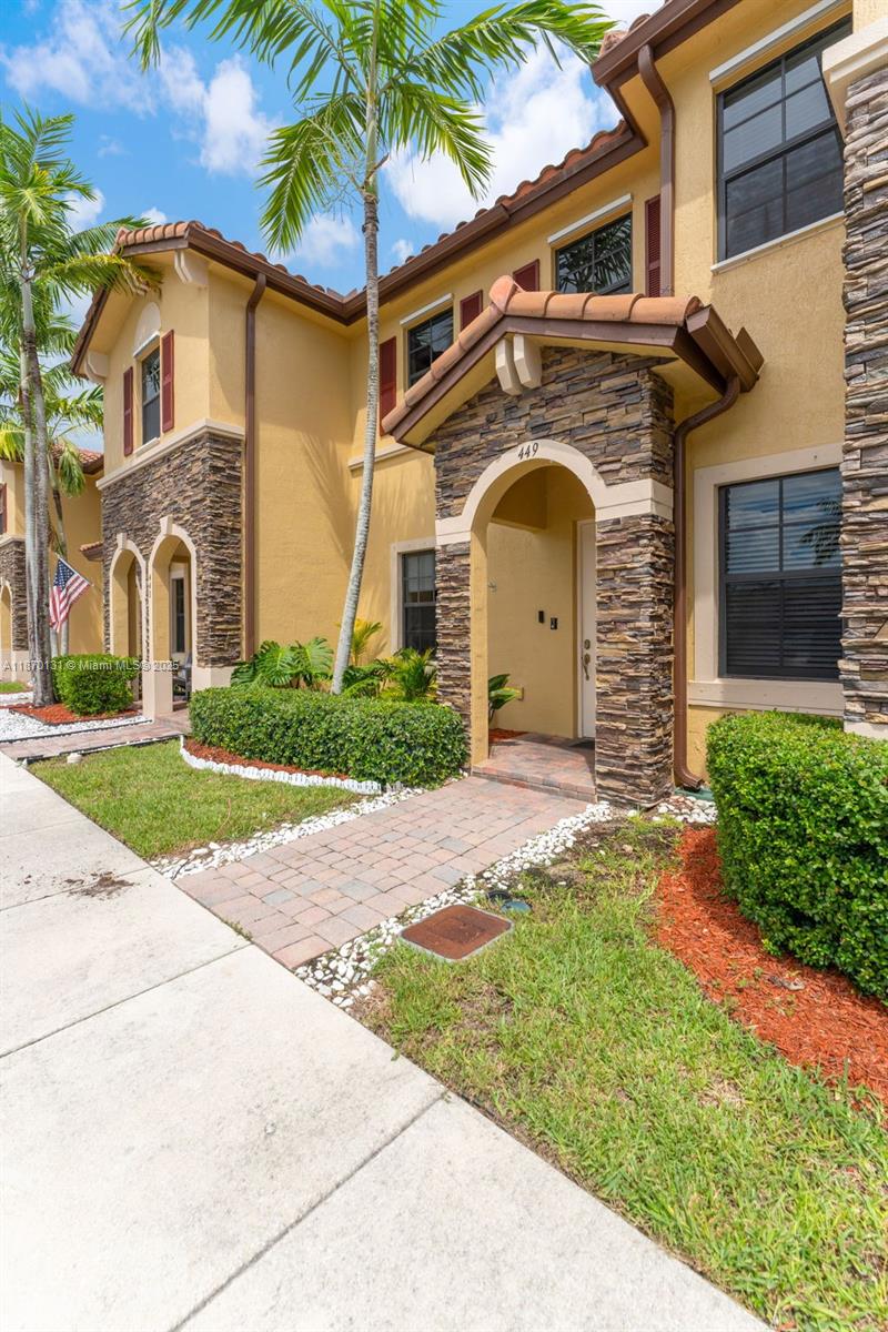 449 Se 32 Ter Property Photo 3