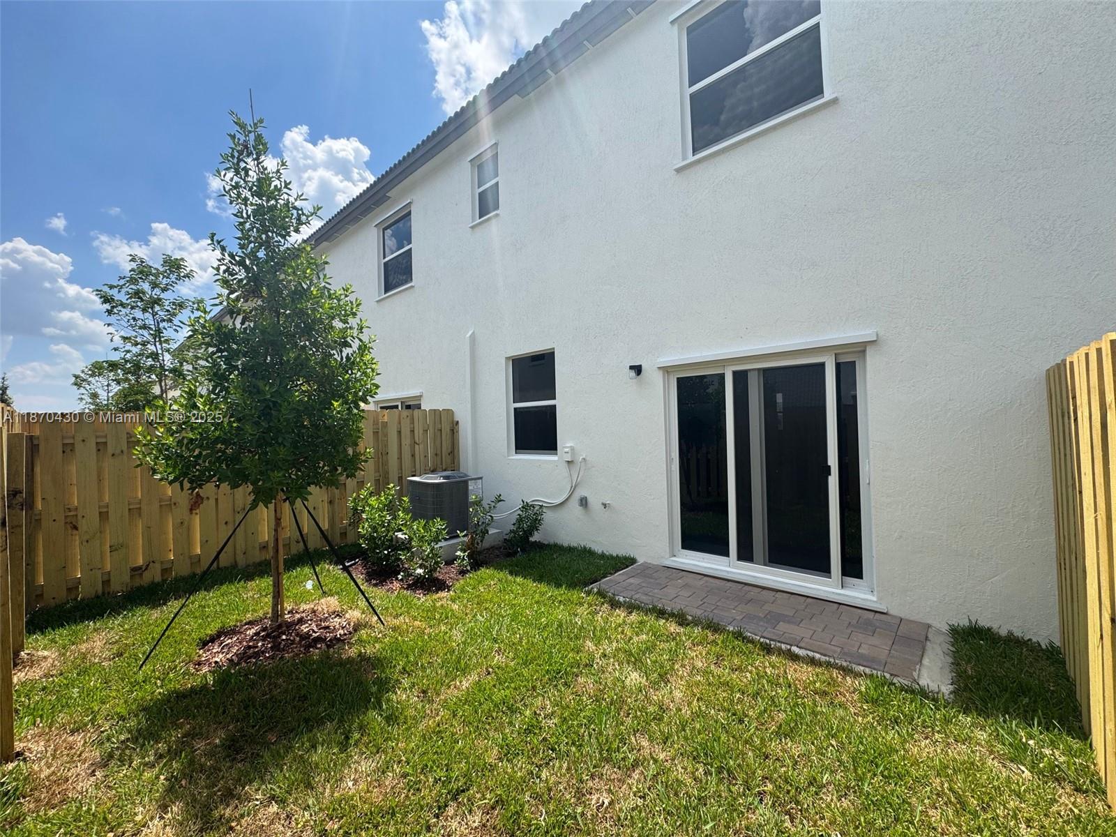 2439 Se 28th St 2439 Property Photo 2