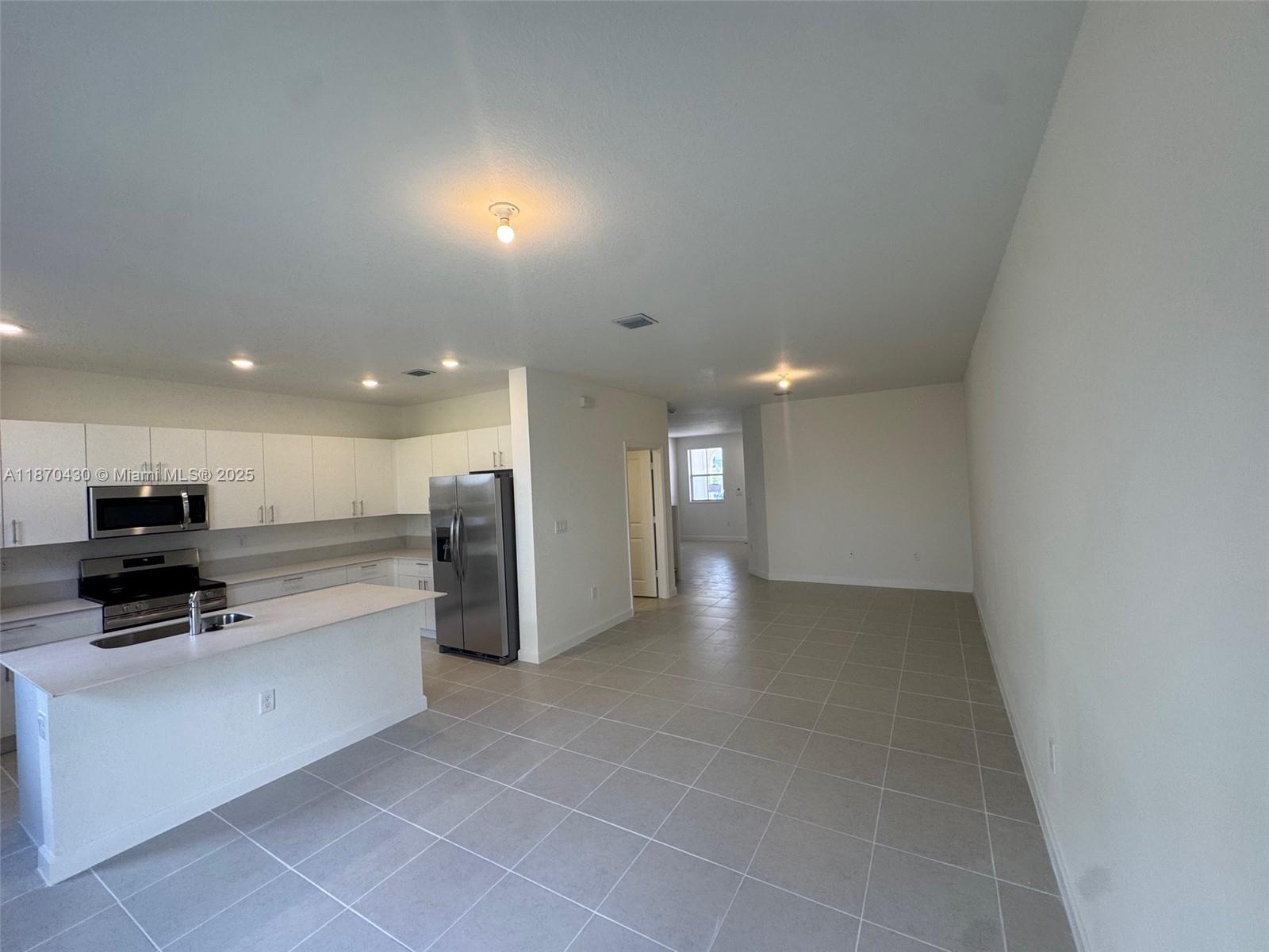 2439 Se 28th St 2439 Property Photo 4