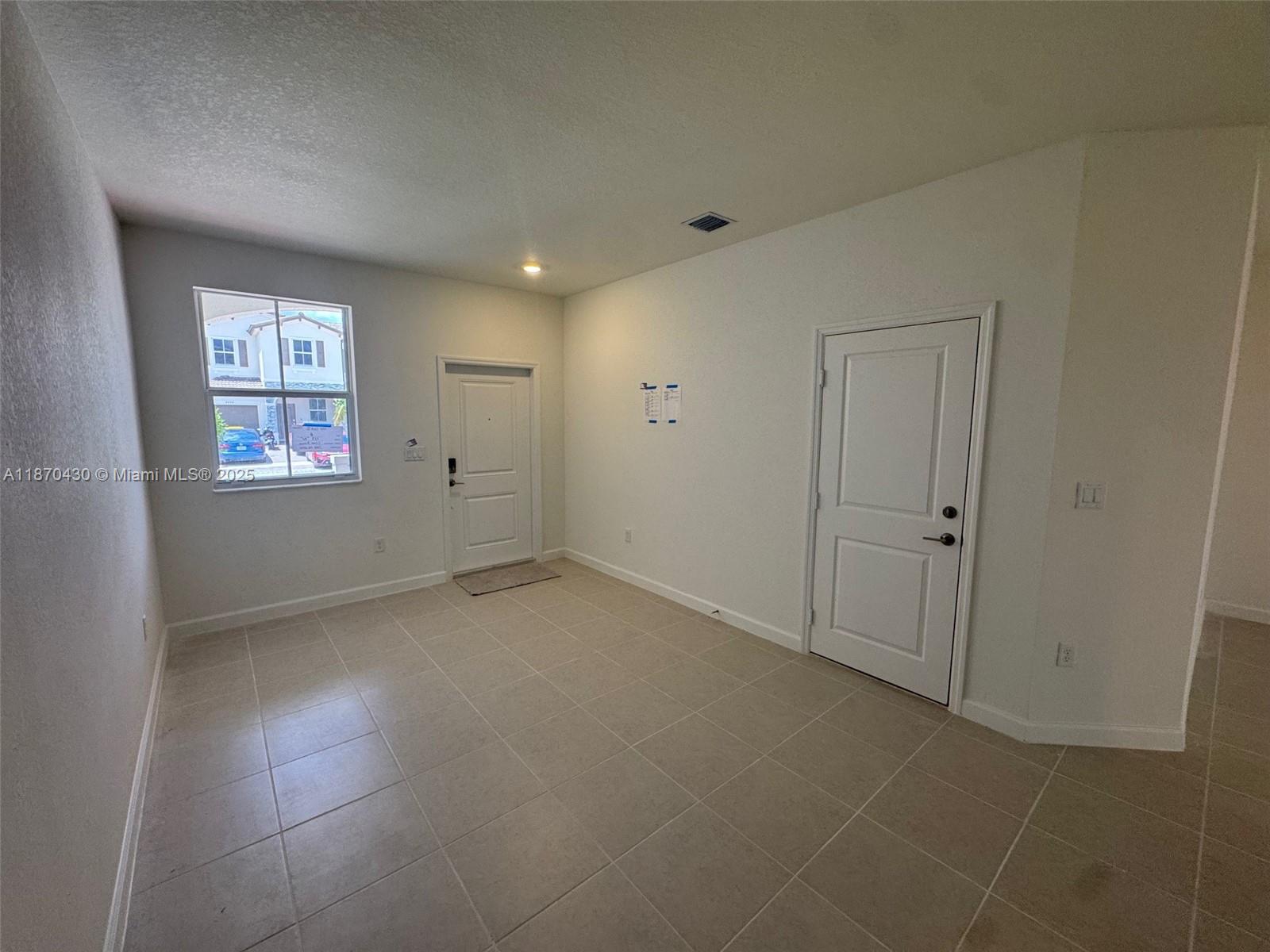 2439 Se 28th St 2439 Property Photo 6