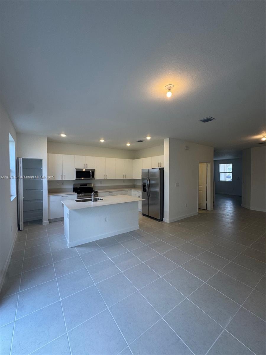 2439 Se 28th St 2439 Property Photo 8