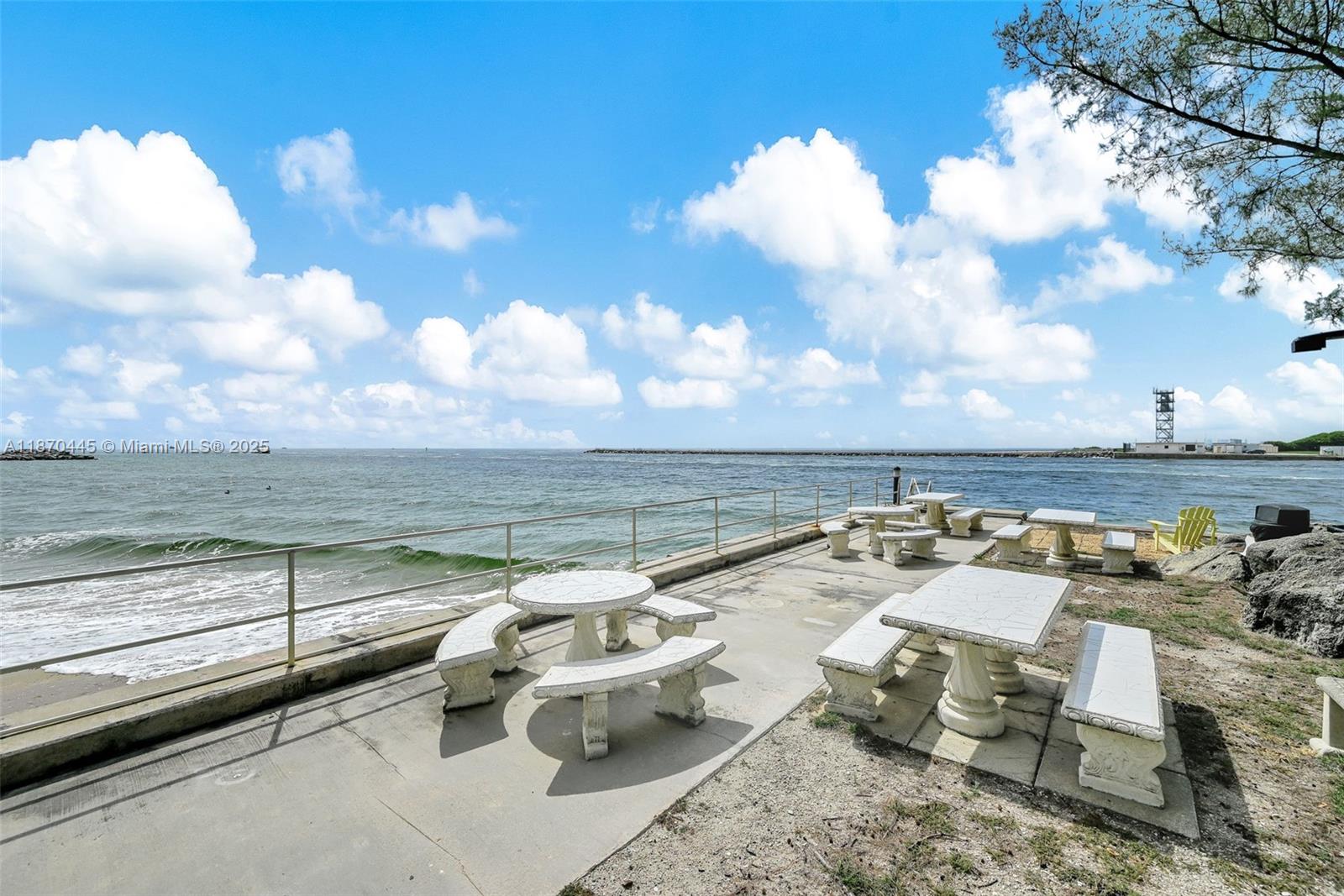 2100 S Ocean Dr 3cd Property Photo 4