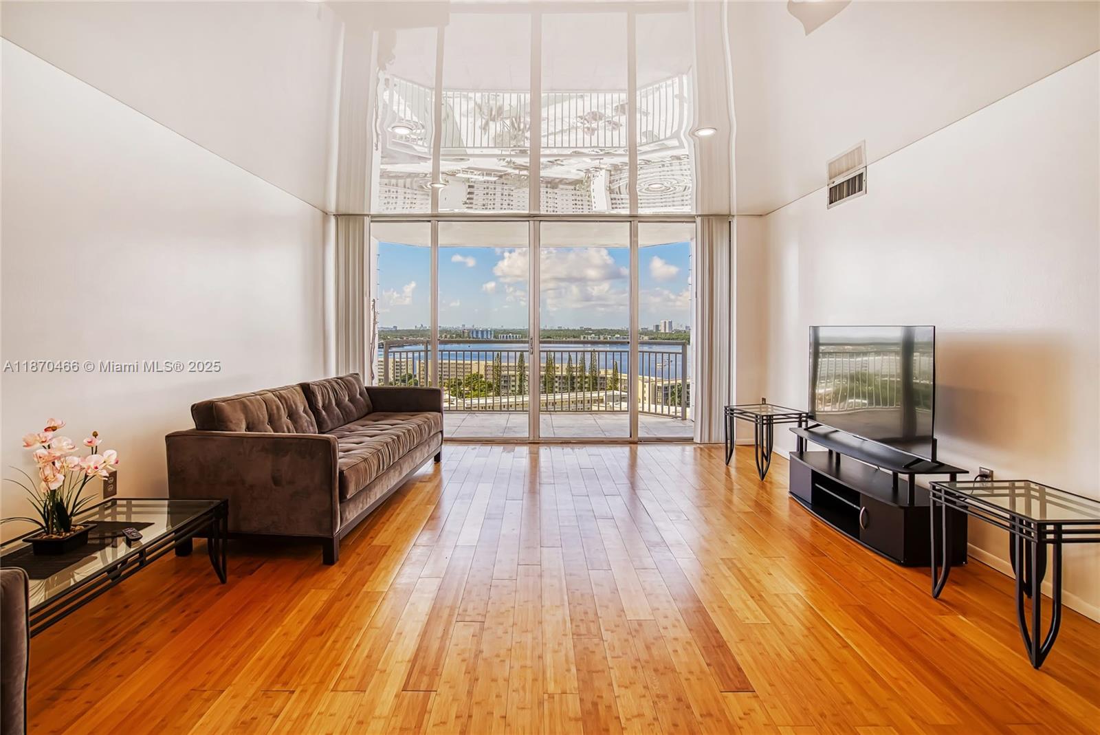 18021 Biscayne Blvd 1604 Property Photo 1
