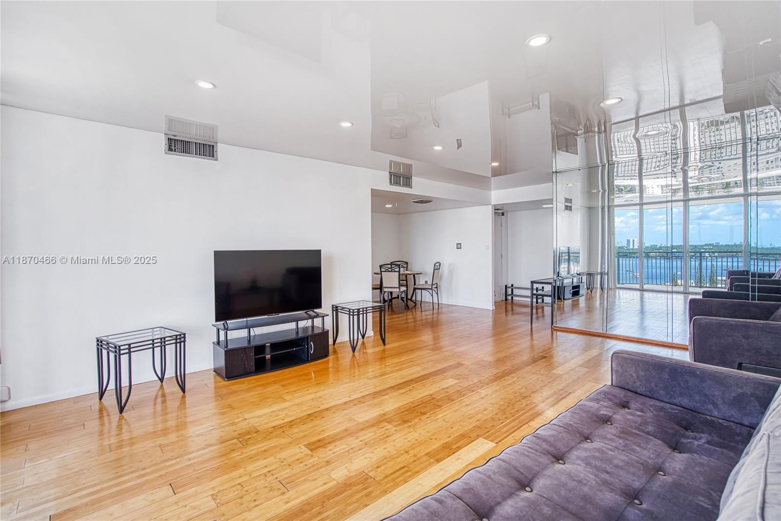 18021 Biscayne Blvd 1604 Property Photo 6