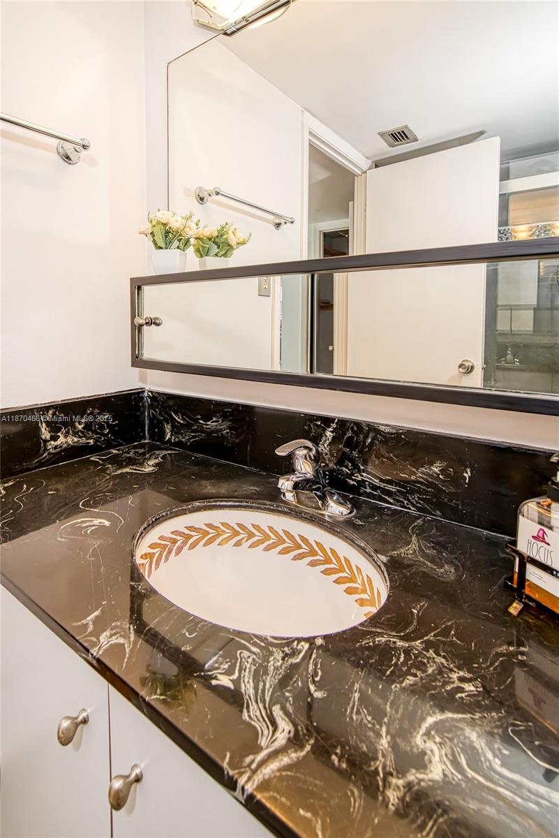 18021 Biscayne Blvd 1604 Property Photo 32