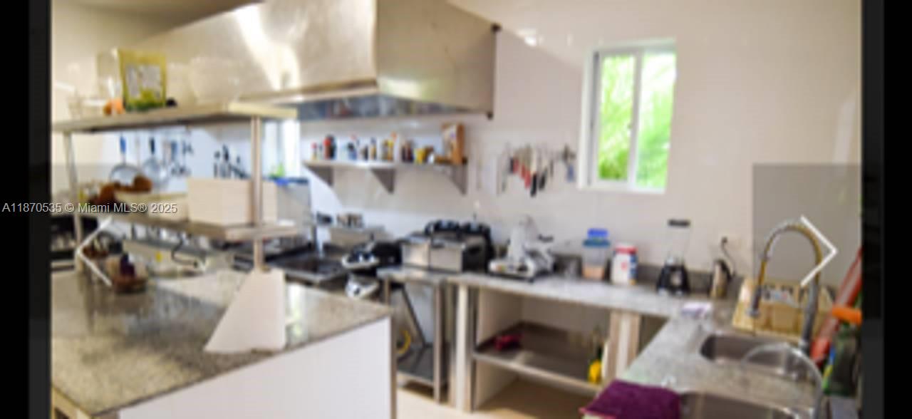 A11870535 Property Photo 4