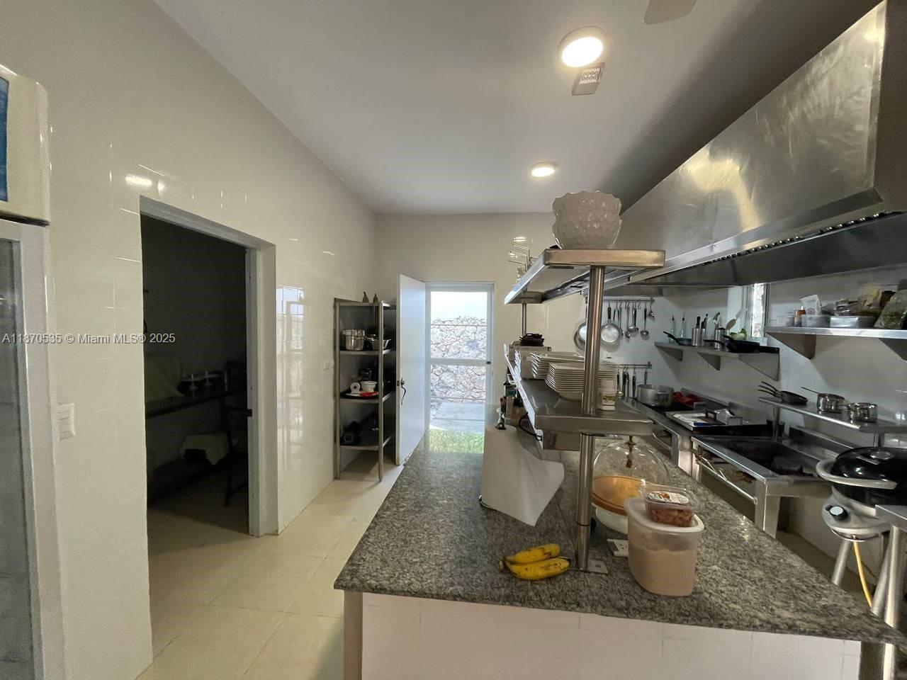 A11870535 Property Photo 16