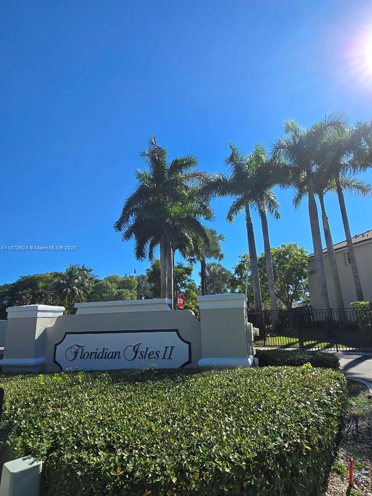 1030 Ne 41st Pl 1030 Property Photo 1