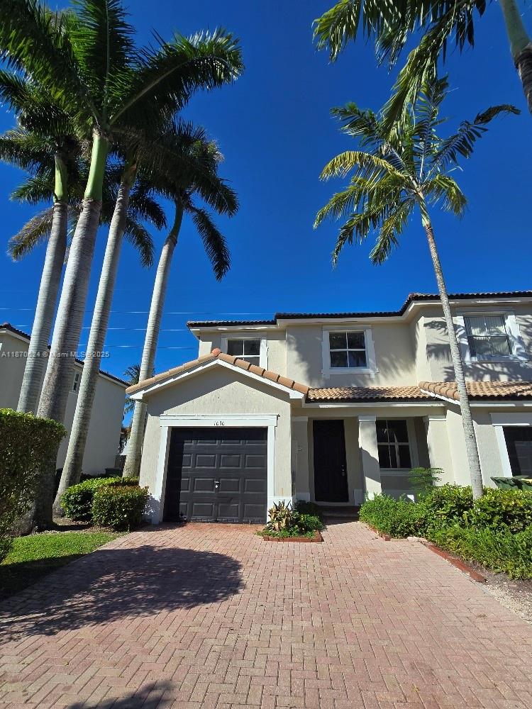 1030 Ne 41st Pl 1030 Property Photo 2