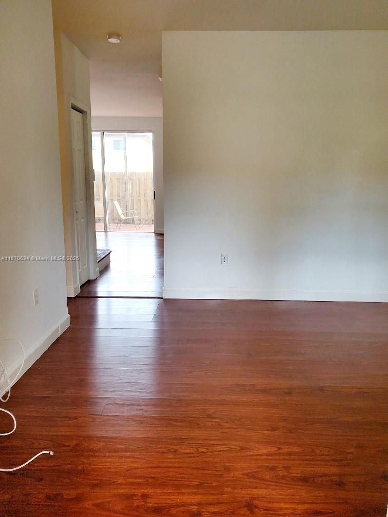 1030 Ne 41st Pl 1030 Property Photo 4