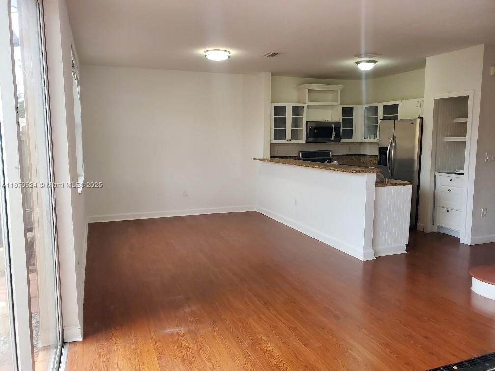 1030 Ne 41st Pl 1030 Property Photo 5