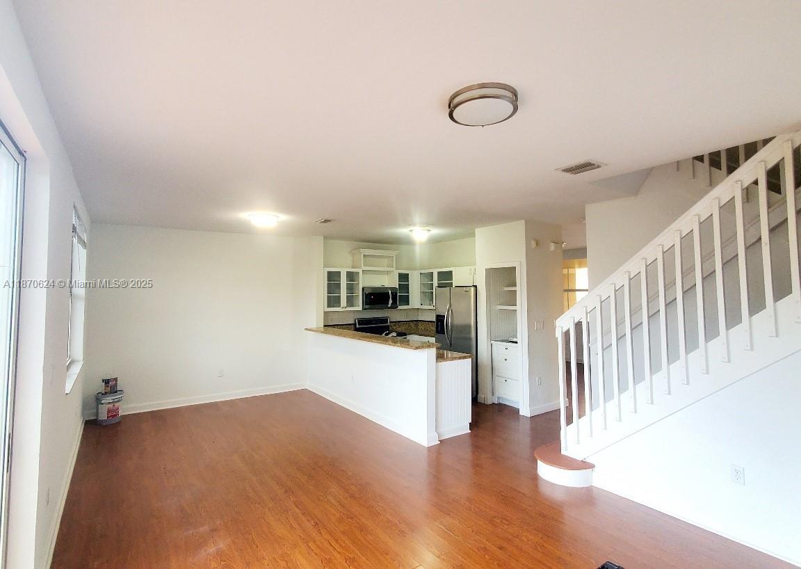 1030 Ne 41st Pl 1030 Property Photo 6