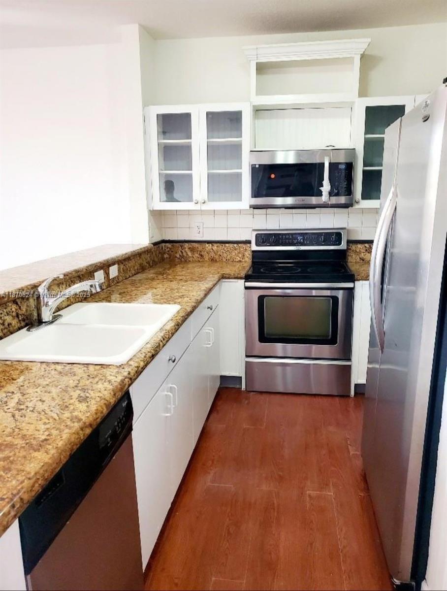 1030 Ne 41st Pl 1030 Property Photo 8