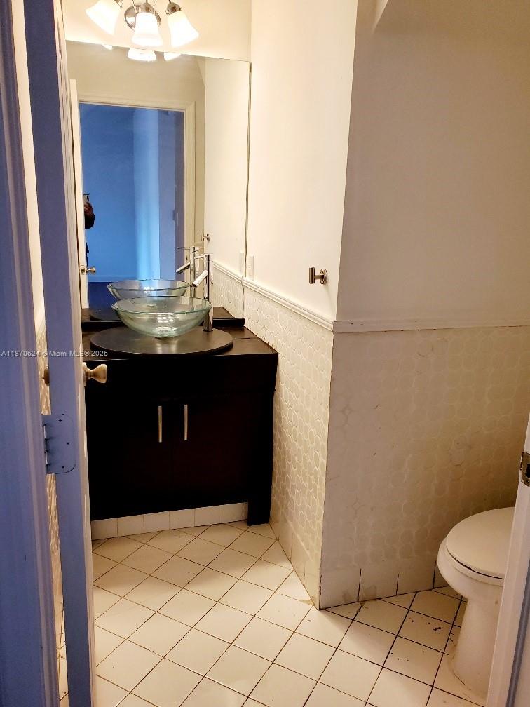 1030 Ne 41st Pl 1030 Property Photo 9