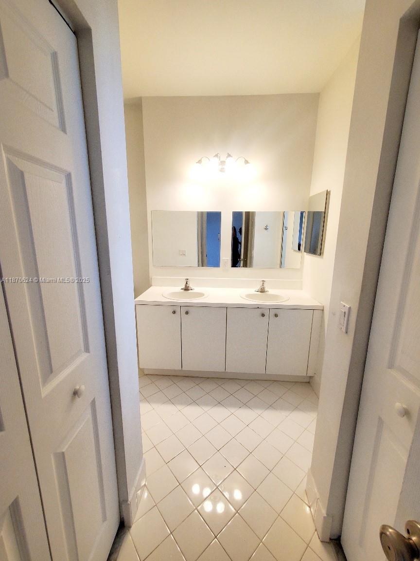 1030 Ne 41st Pl 1030 Property Photo 14