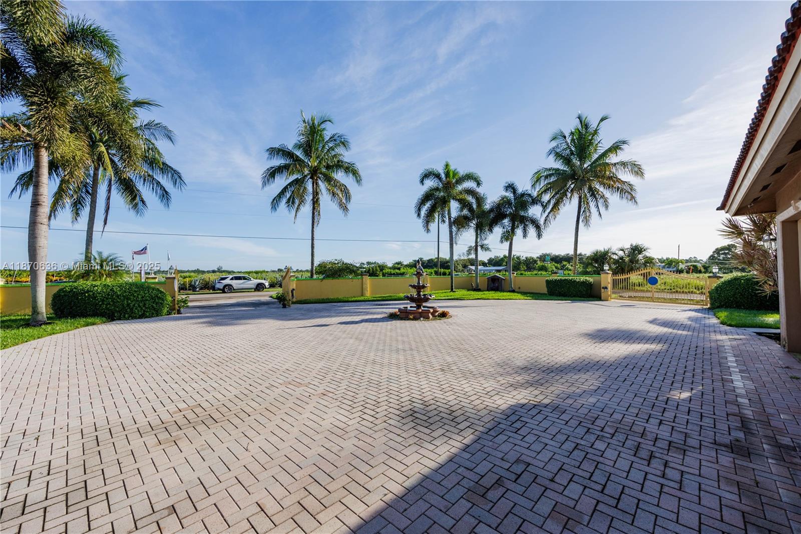 A11870636 Property Photo 3