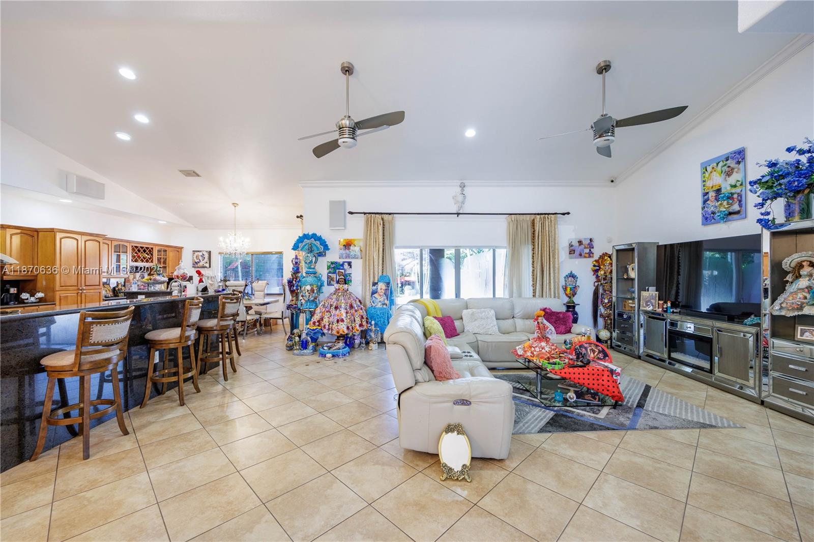 A11870636 Property Photo 6