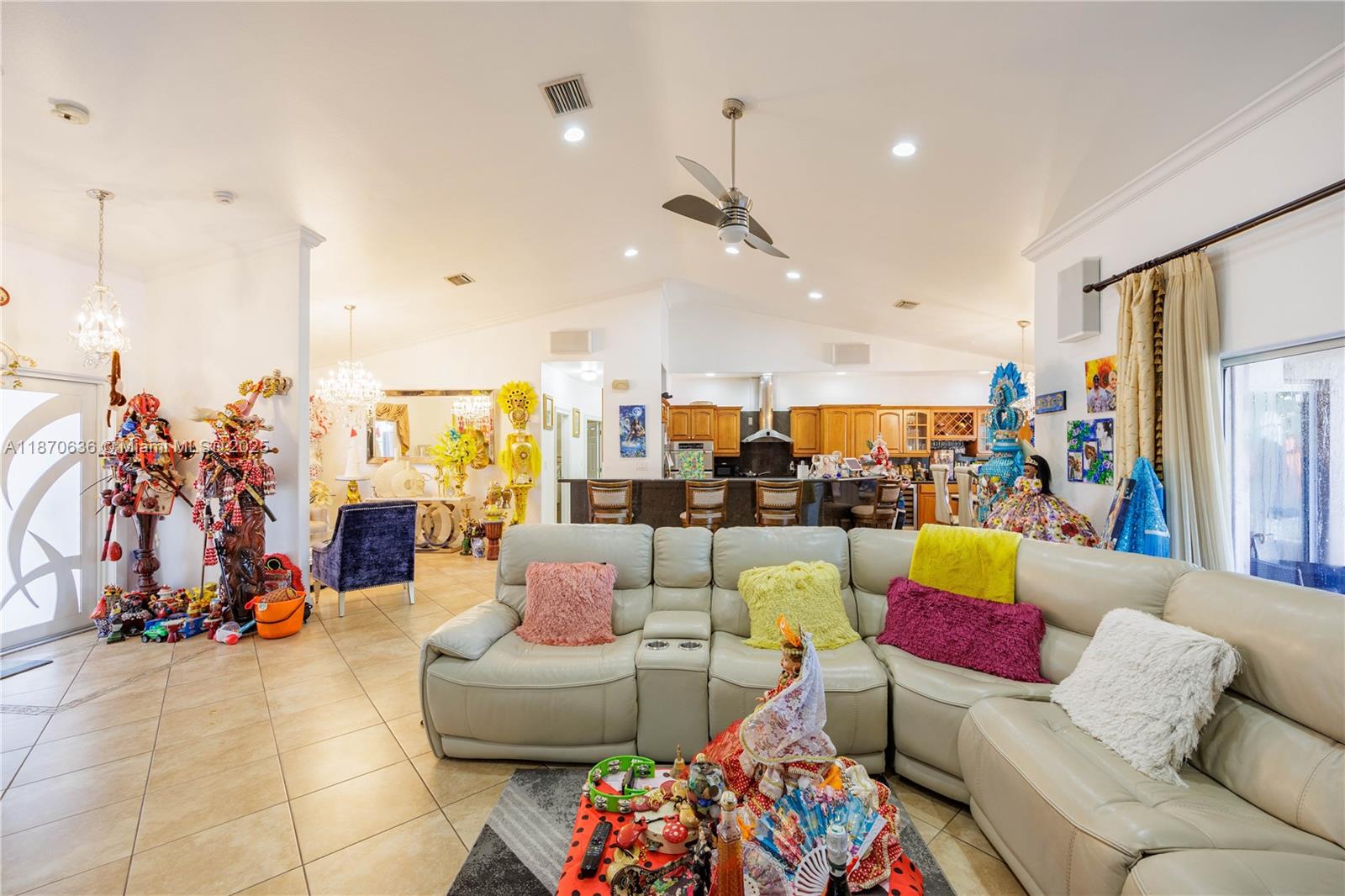 A11870636 Property Photo 12