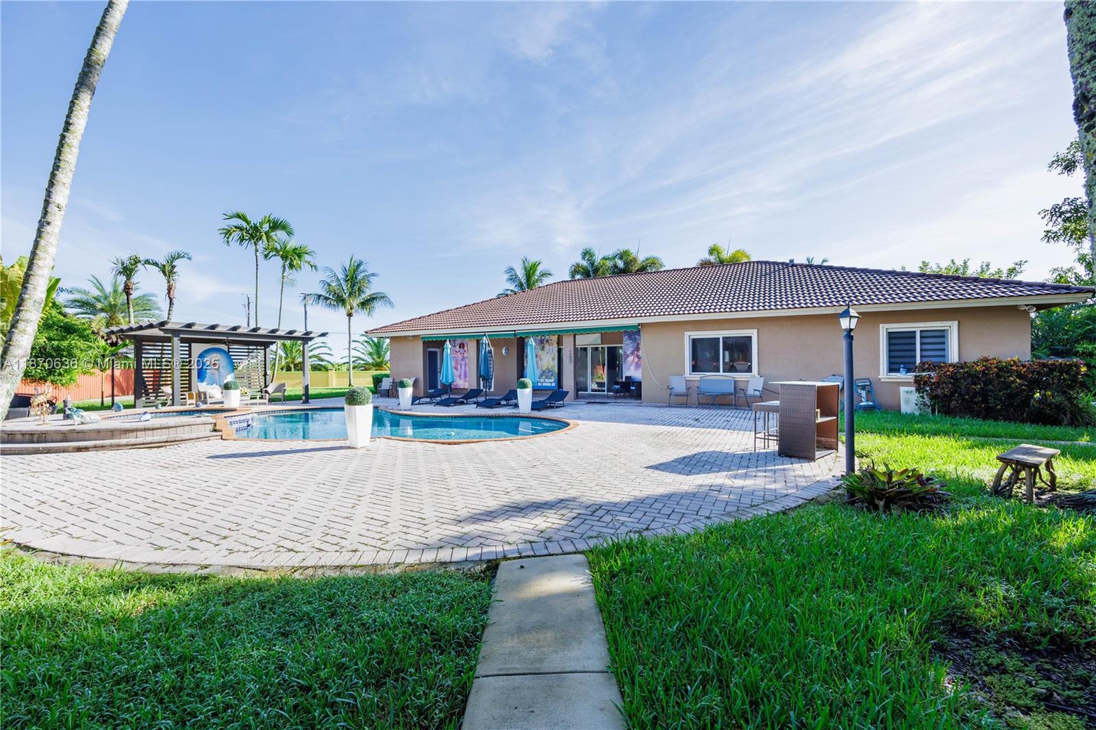 A11870636 Property Photo 92