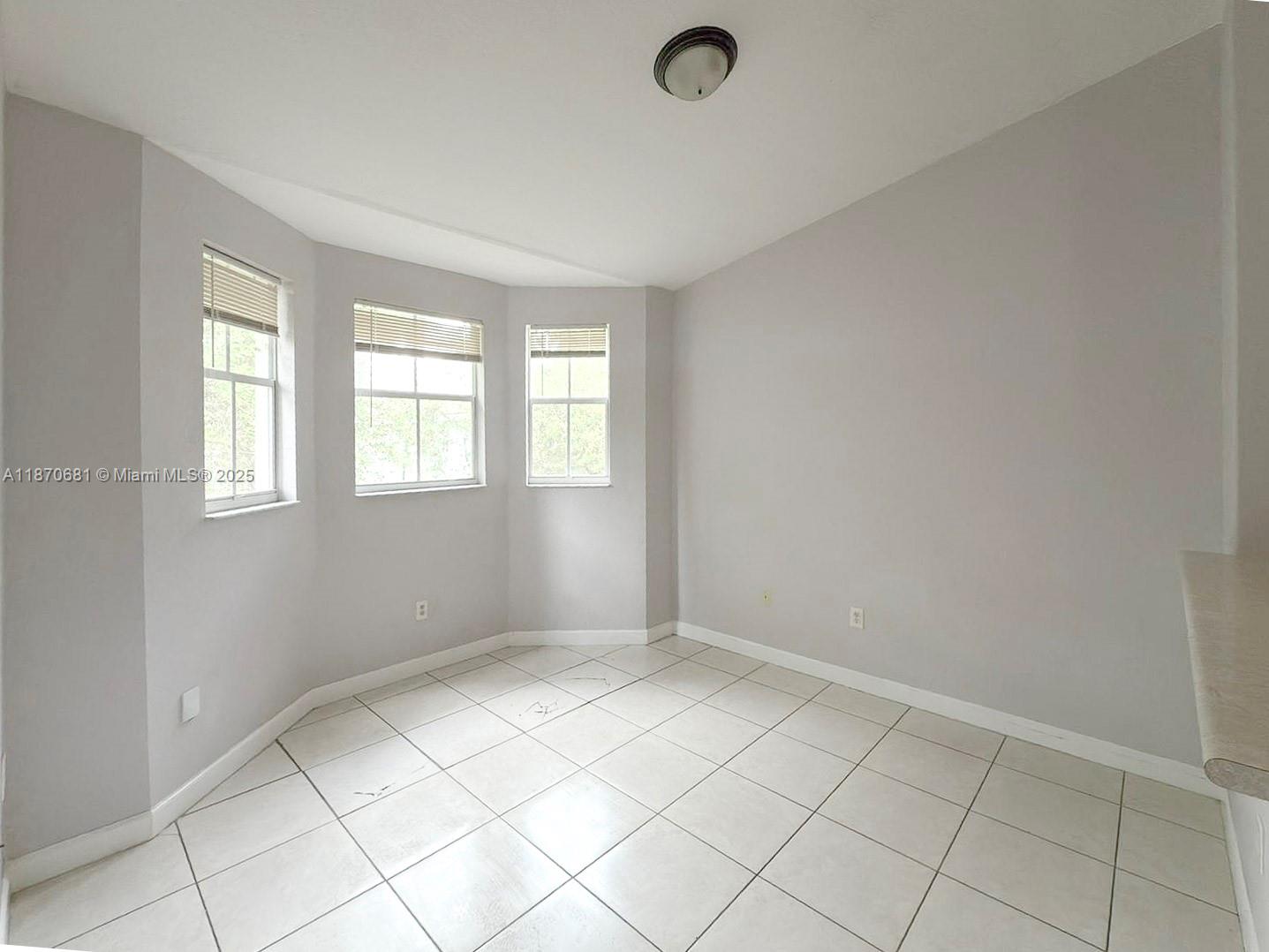 1543 Se 25th St 204 Property Photo 3