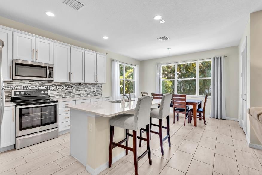 4353 Large Leaf Ln Property Photo 9