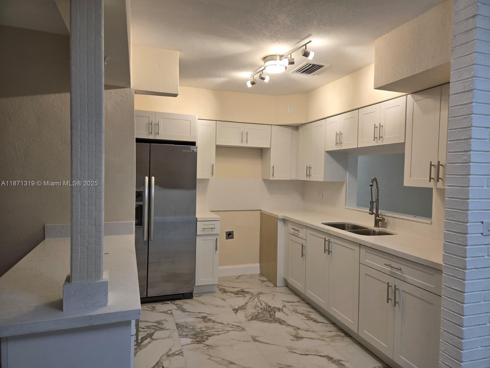 6751 Meade St Property Photo 6