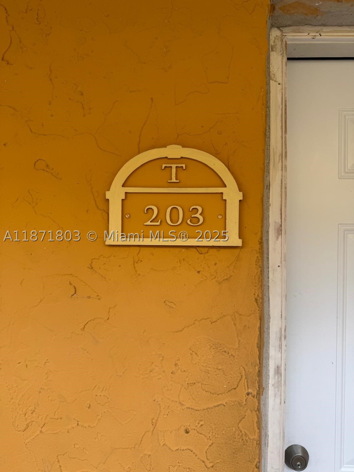 17901 Nw 68th Ave T203 Property Photo 1