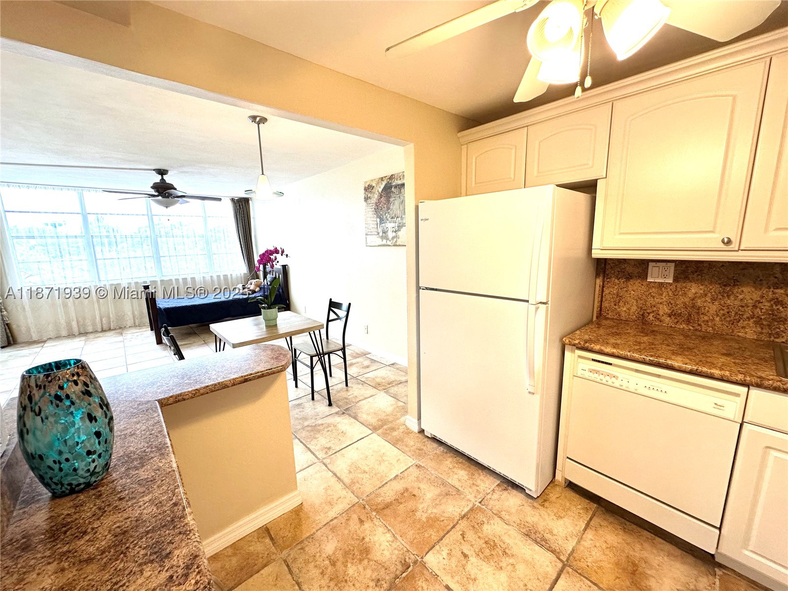 2771 Taft St 302 Property Photo 7