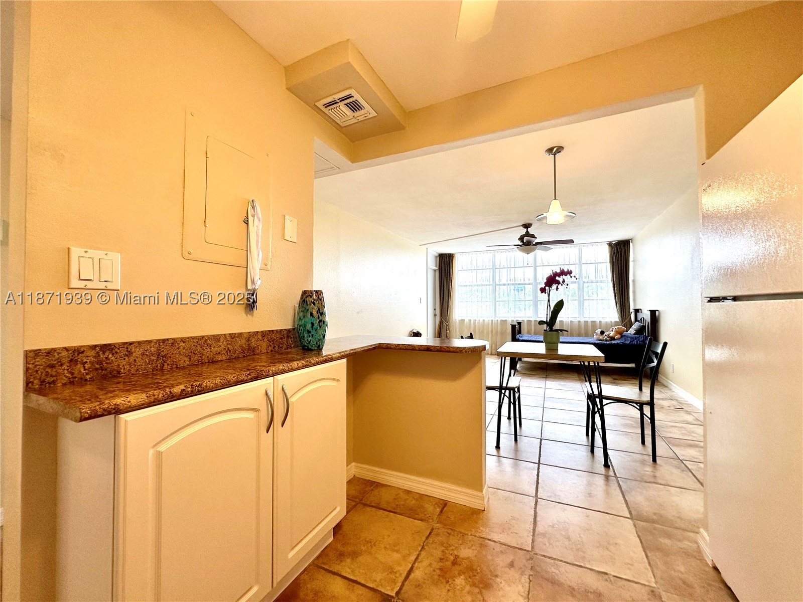 2771 Taft St 302 Property Photo 9