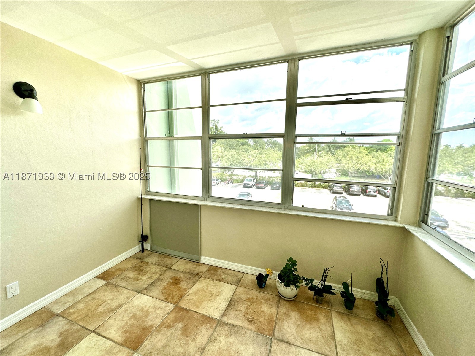 2771 Taft St 302 Property Photo 10
