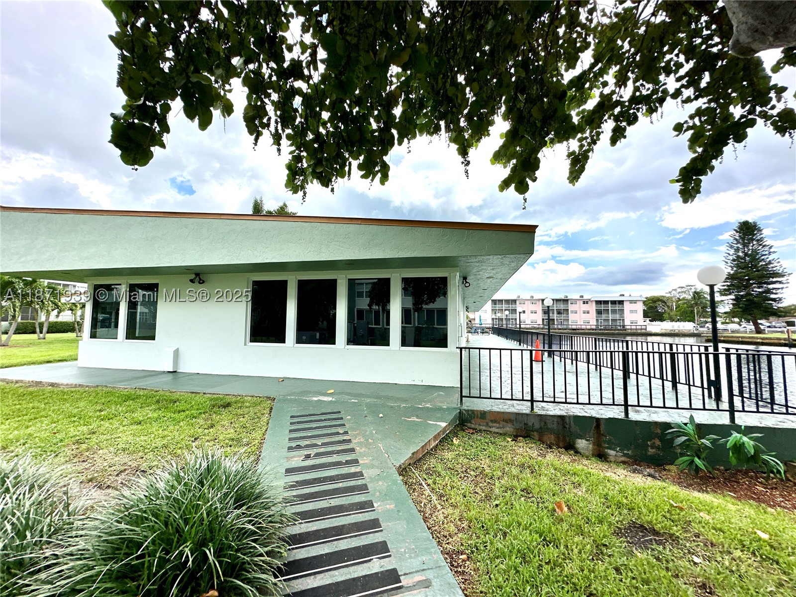 2771 Taft St 302 Property Photo 20