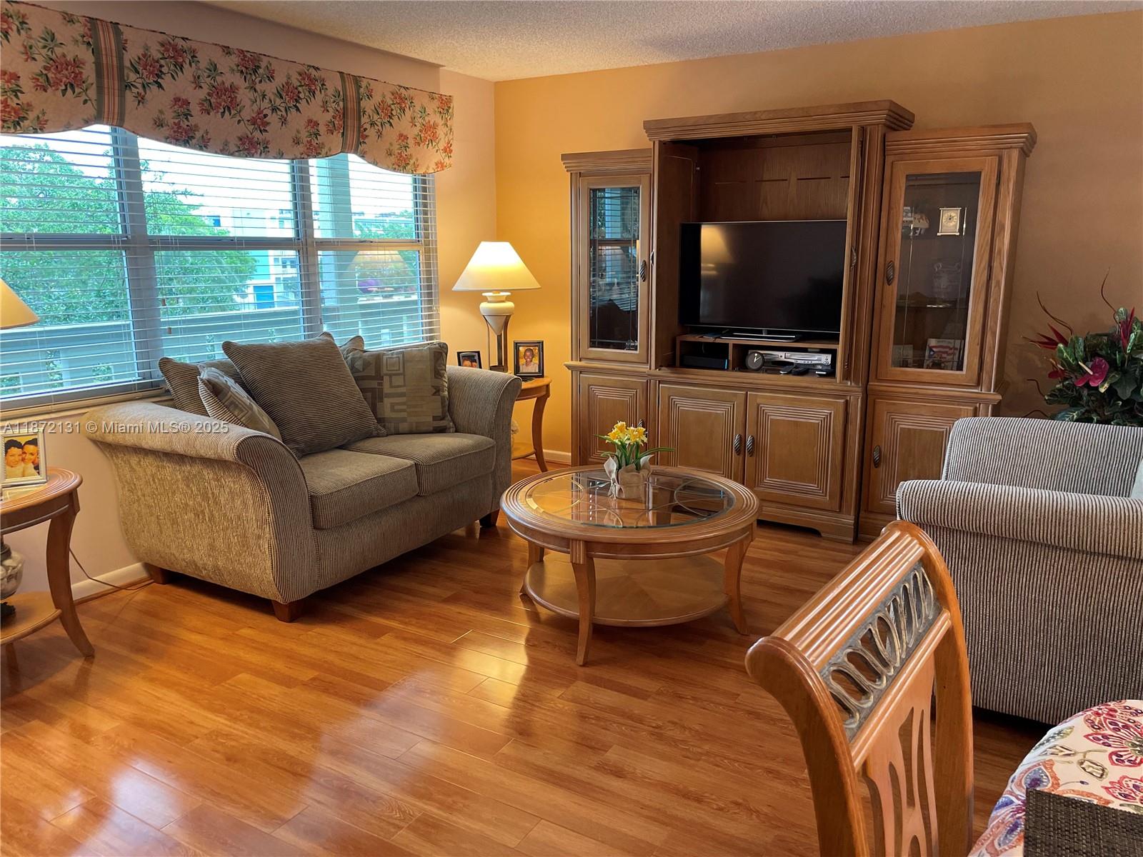 3033 Berkshire B 3033 Property Photo 1