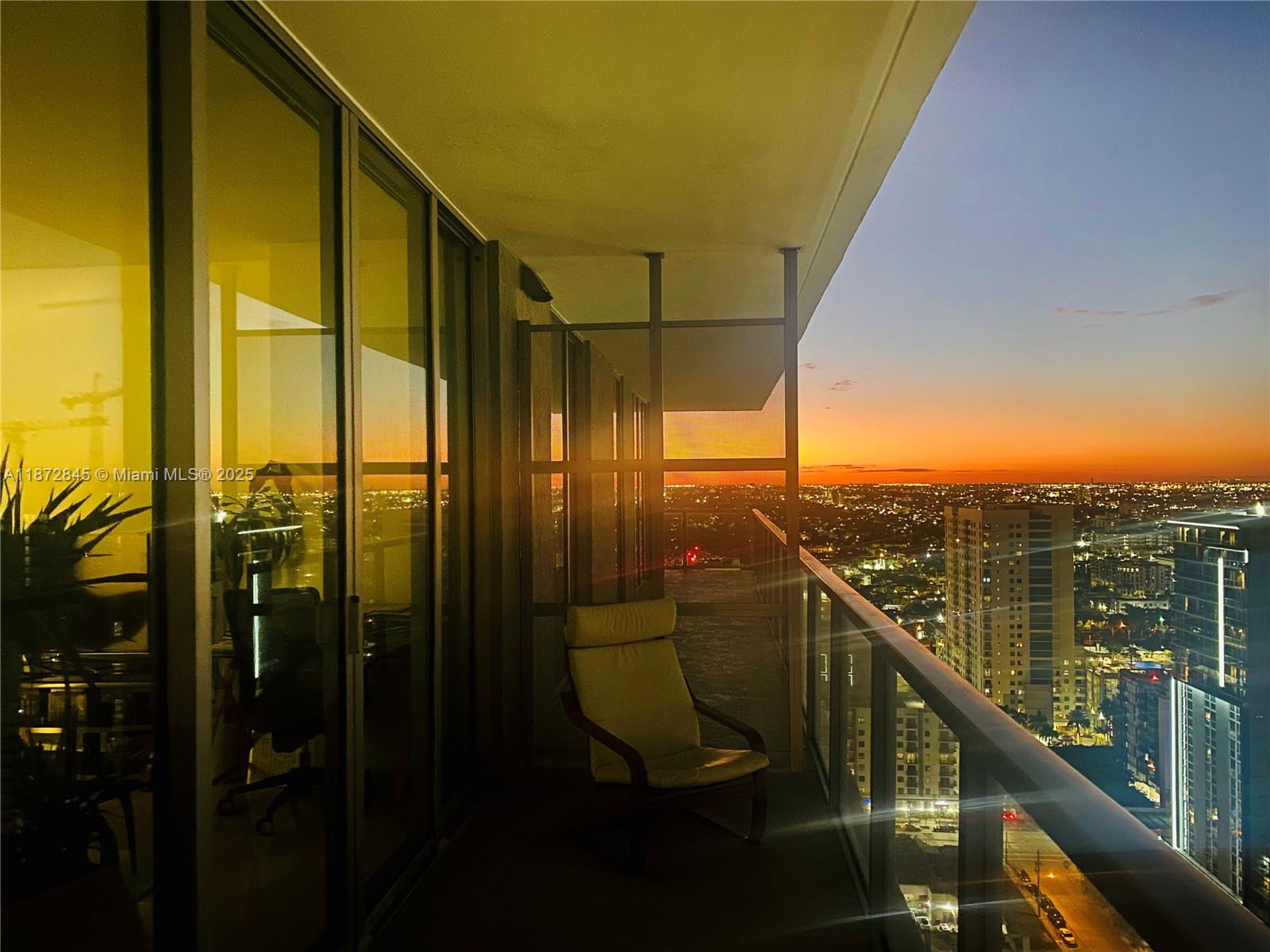 79 SW 12th St 3211-S Property Photo 1