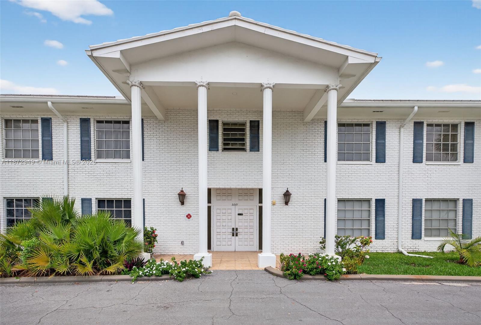 2261 NE 67th St 1806 Property Photo 1