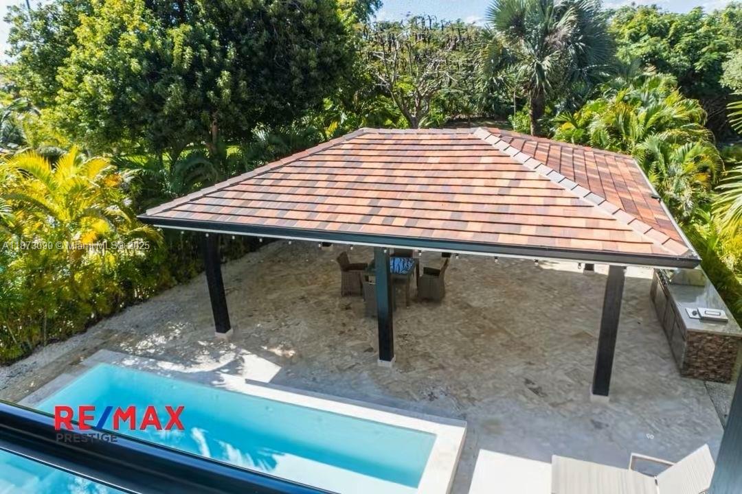 A11873090 Property Photo 6