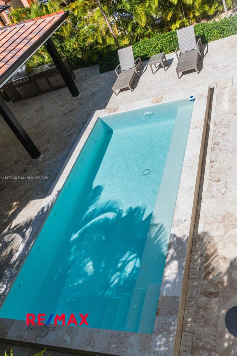 A11873090 Property Photo 26