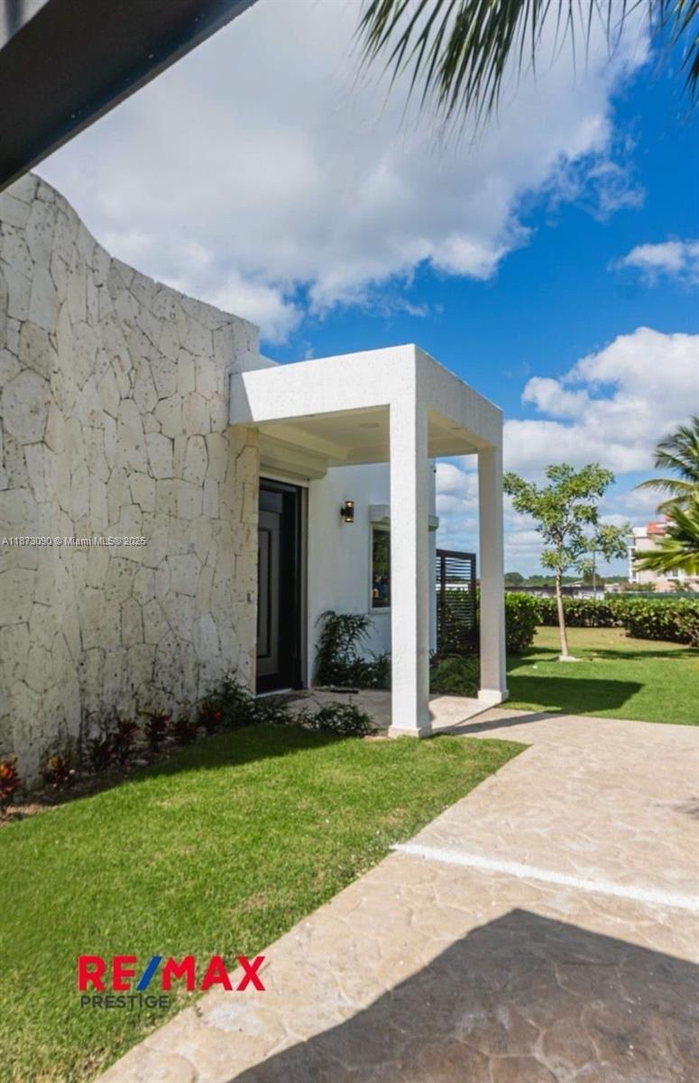 A11873090 Property Photo 37