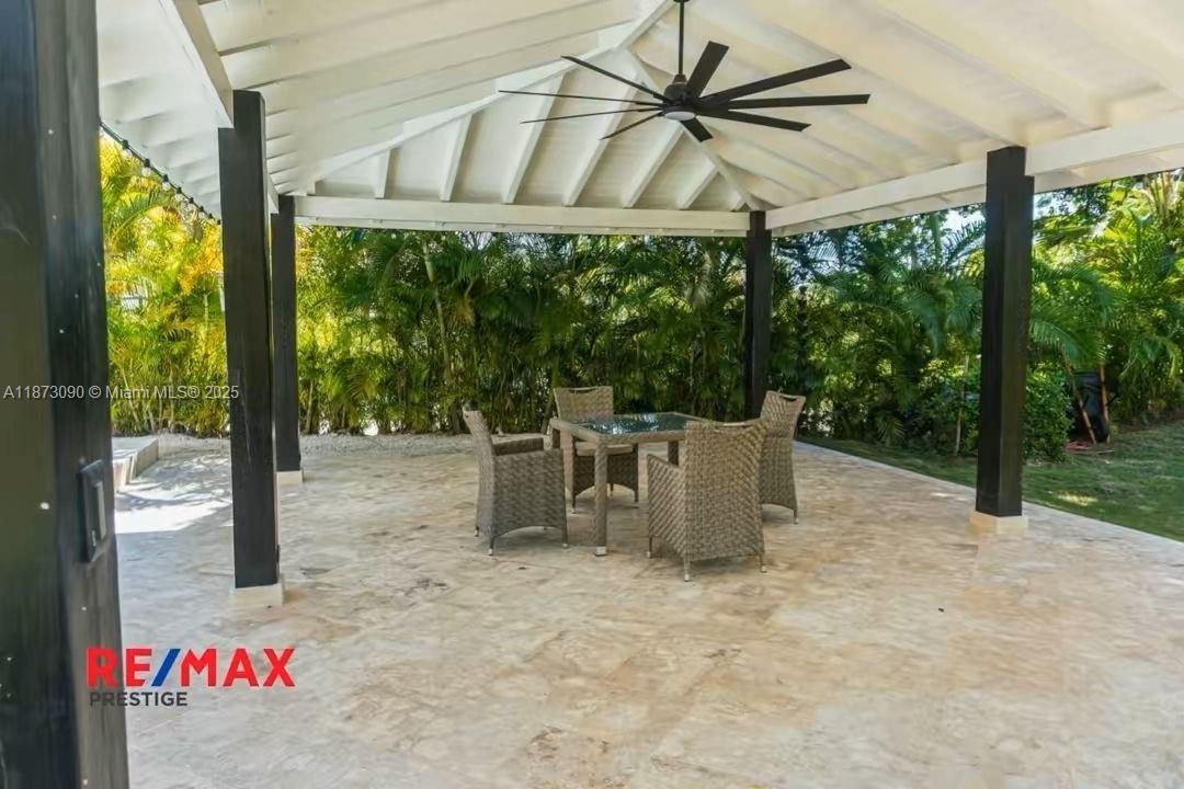 A11873090 Property Photo 39