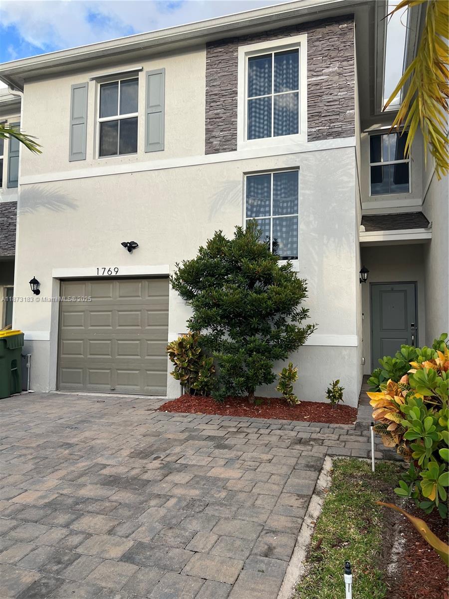 1769 SE 7th Ter Property Photo 1