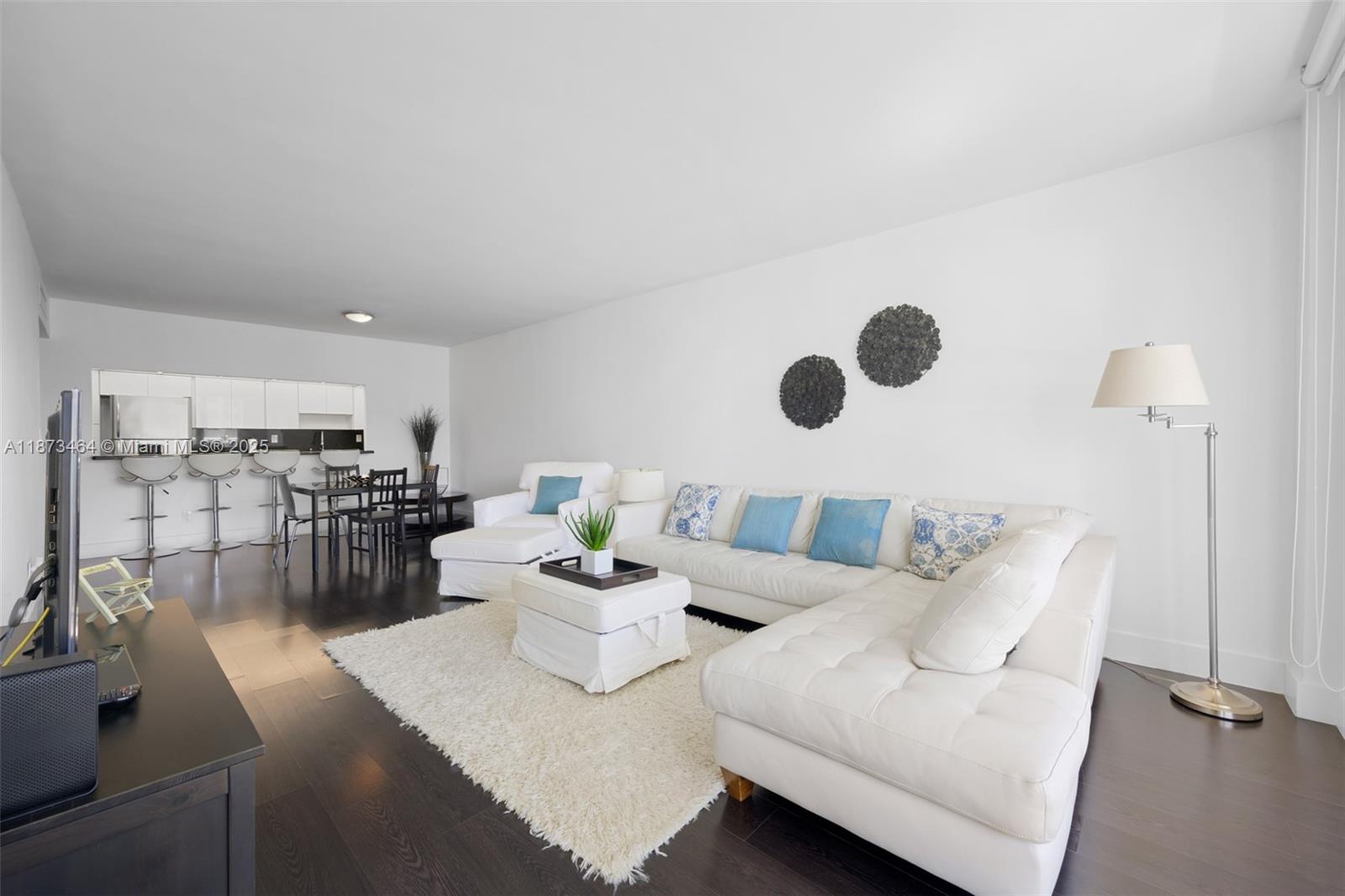 19380 Collins Ave 1414 Property Photo 4