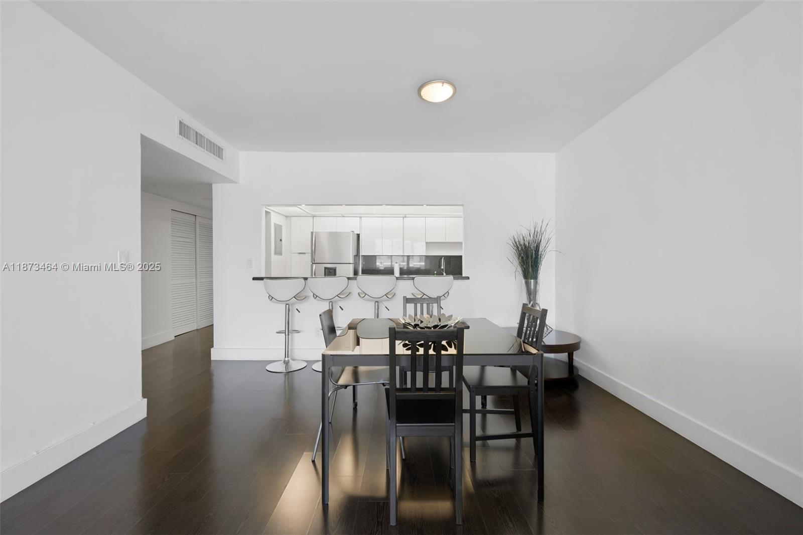 19380 Collins Ave 1414 Property Photo 7