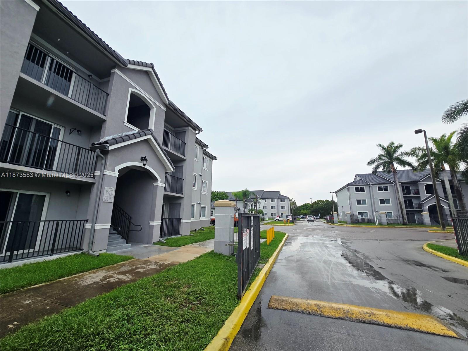 15410 SW 284th St 8207 Property Photo 1