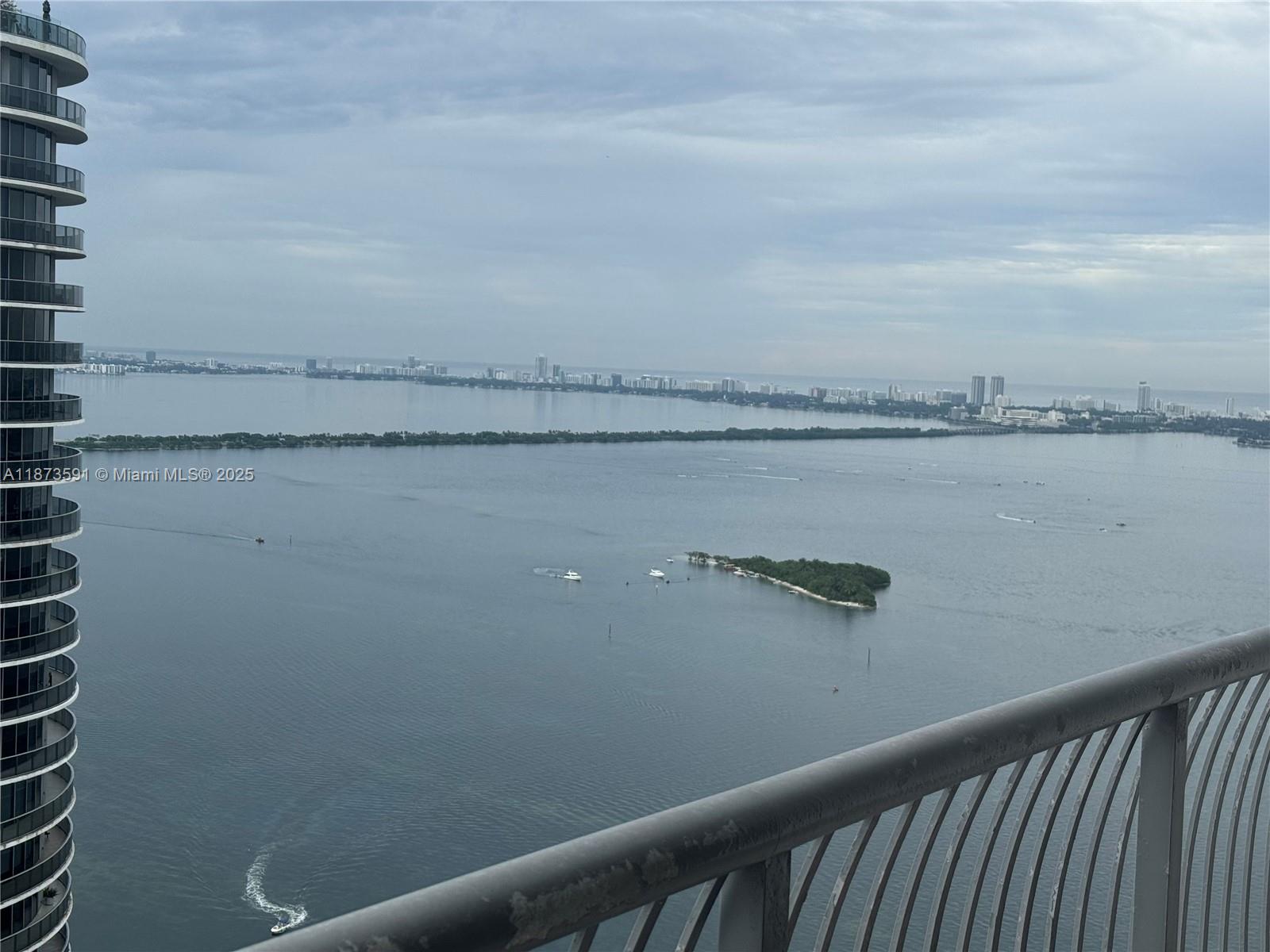 1750 N Bayshore Dr 5207 Property Photo 1