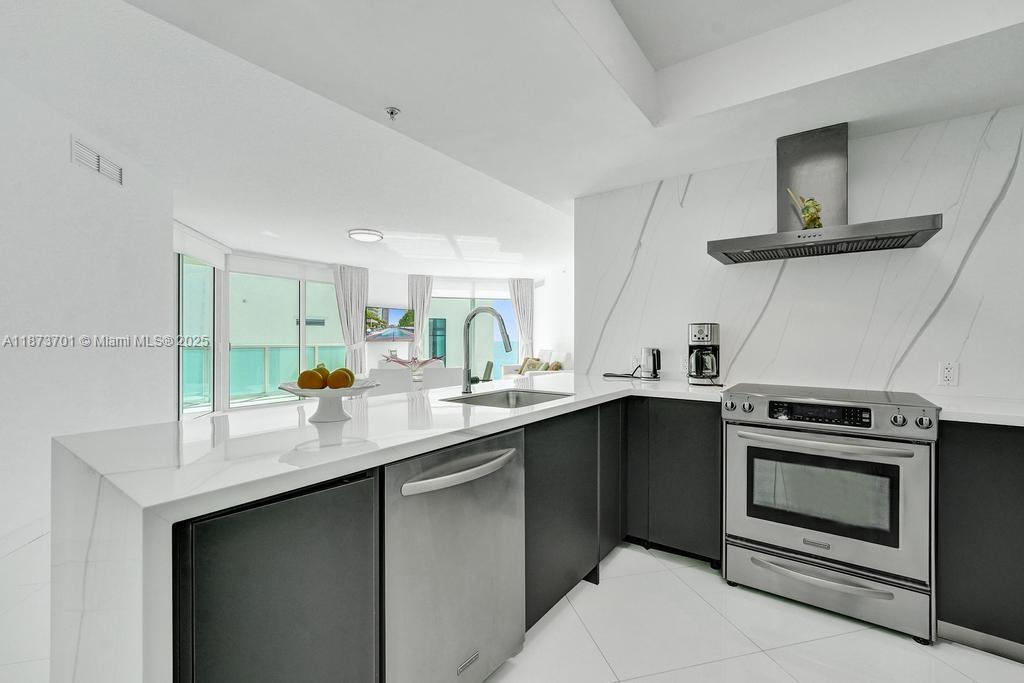 150 Sunny Isles Blvd 1-1606 Property Photo 43