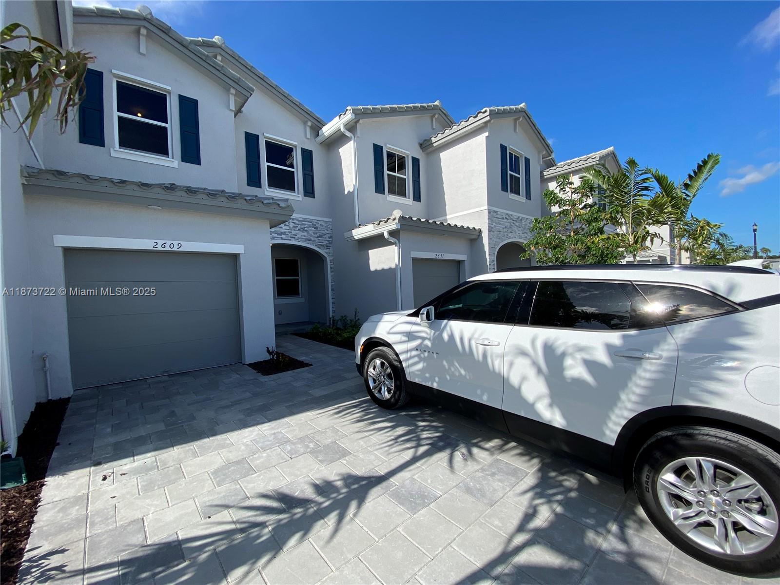 2609 SE 11th St Property Photo 1