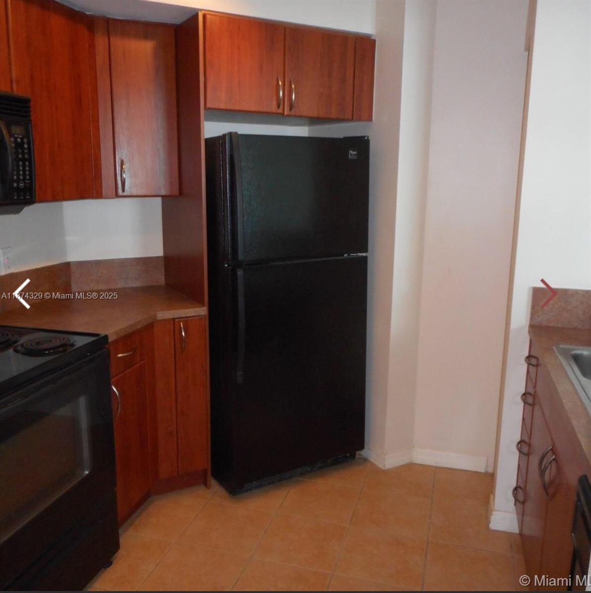 9201 Collins Ave 921 Property Photo 3