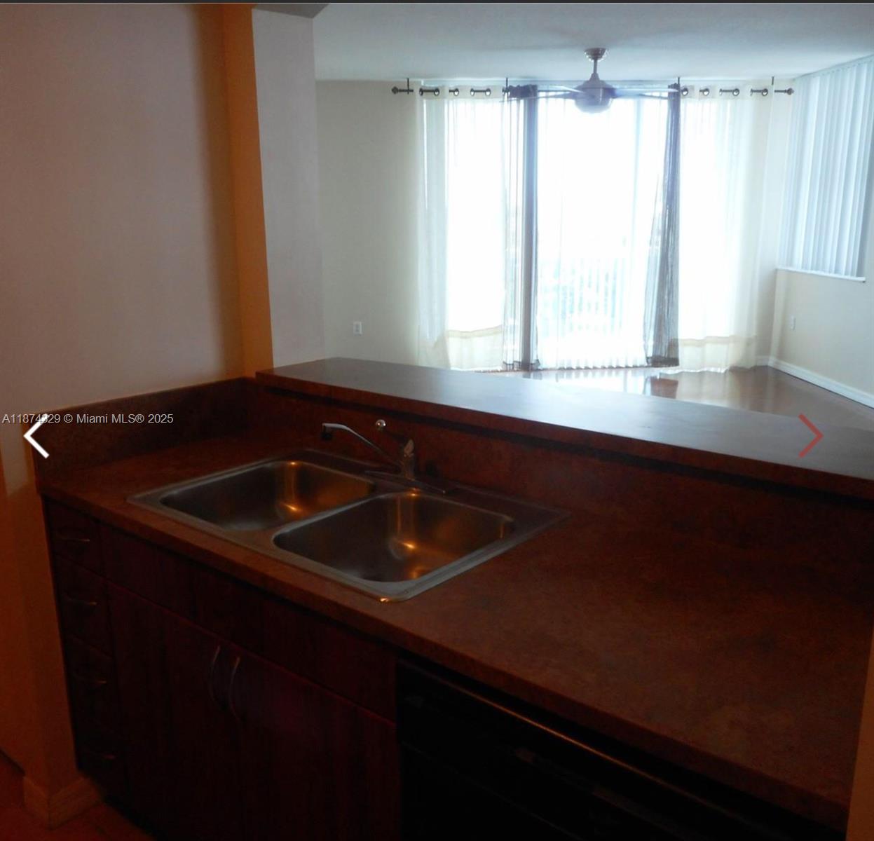 9201 Collins Ave 921 Property Photo 7