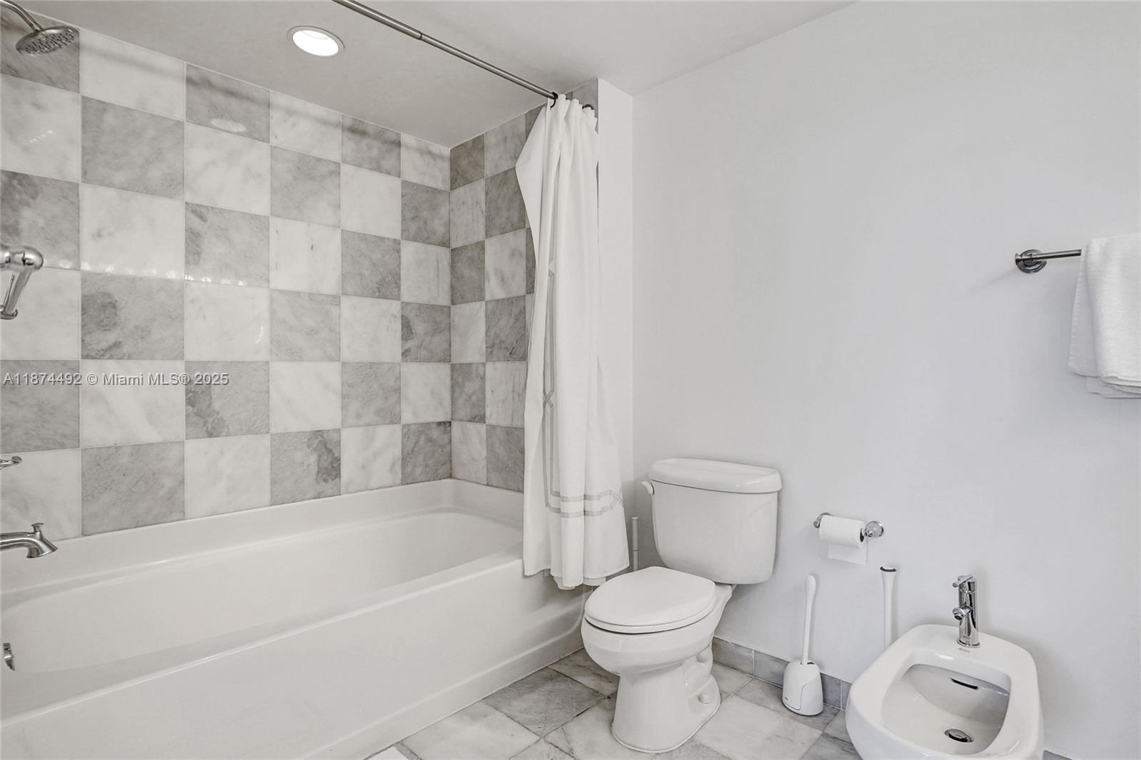 601 Ne 36th St 2703 Property Photo 17
