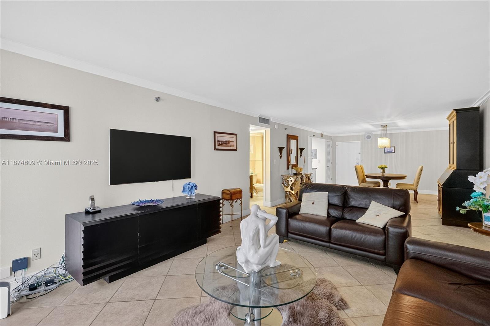 2401 Collins Ave 1005 Property Photo 8