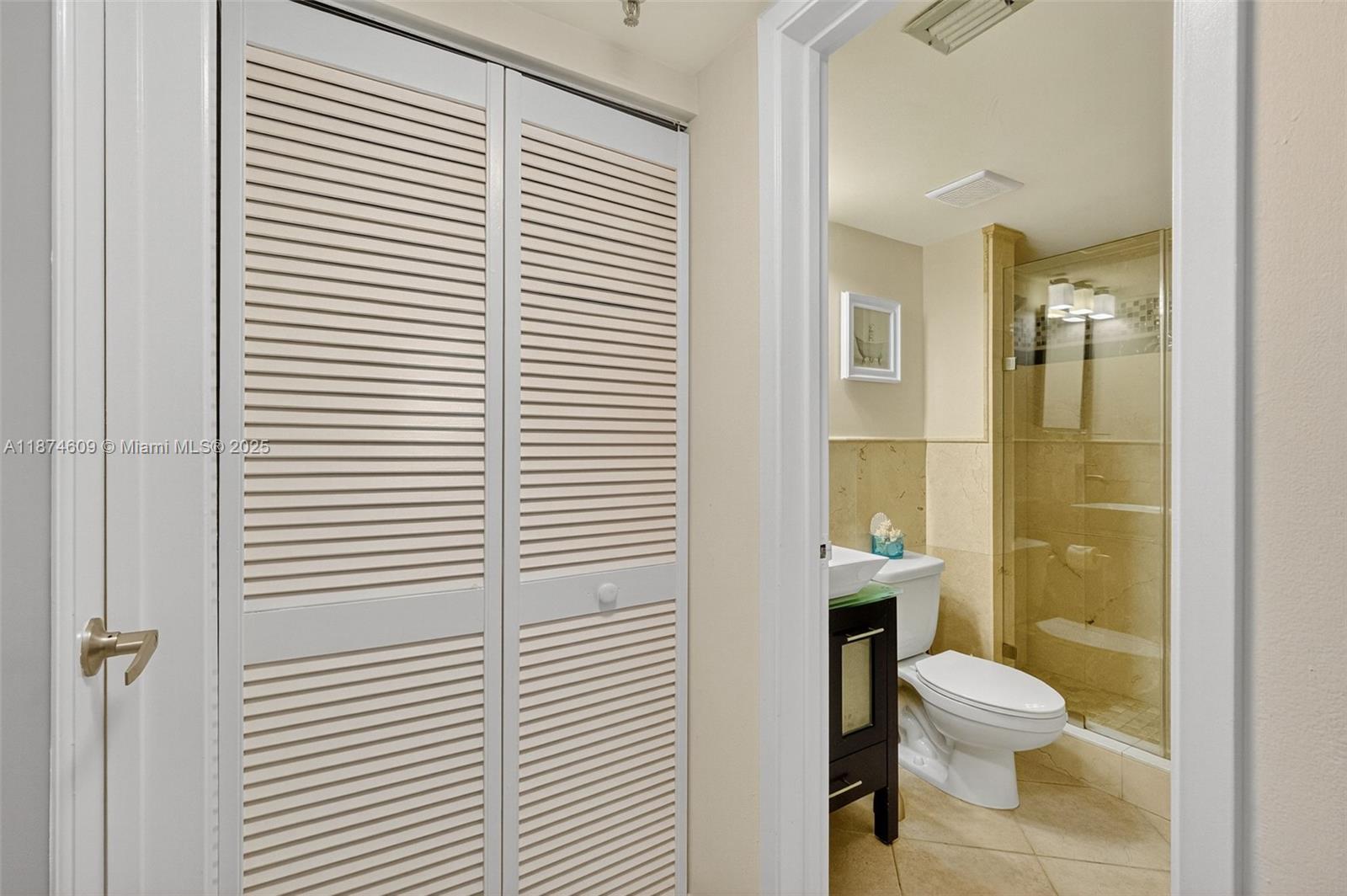 2401 Collins Ave 1005 Property Photo 9